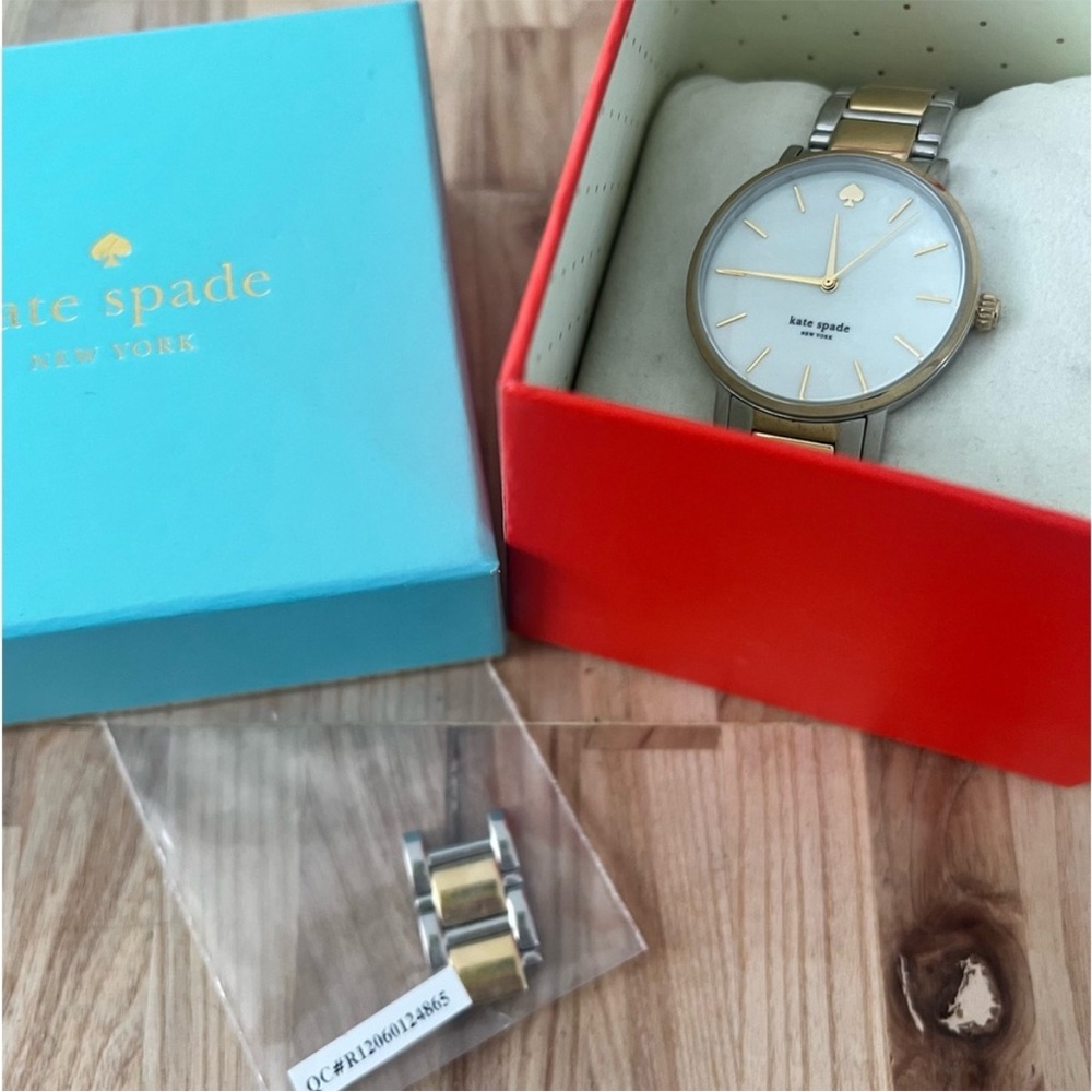 Kate spade New York ladies two toned round dress watch NEW BATTERY
